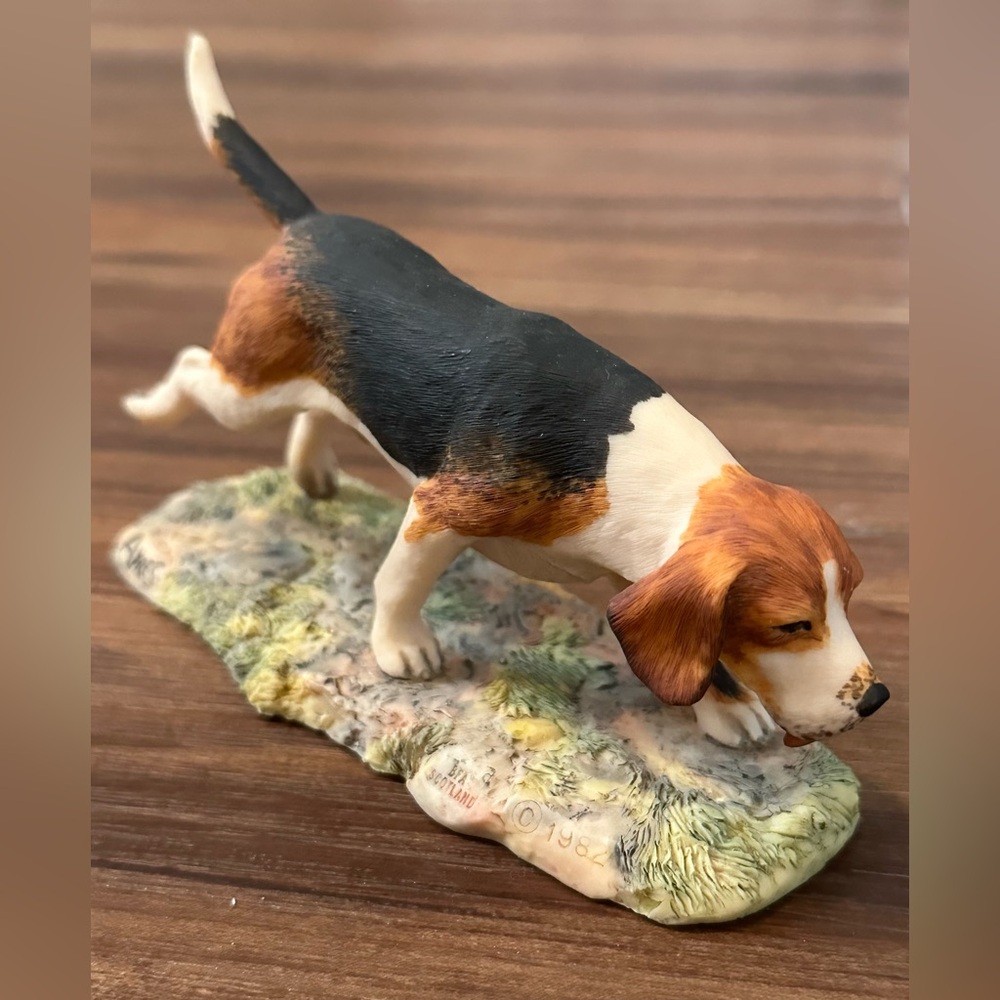 Vintage Beagle Figurine 1982 Border Fine Arts Scotland, Paul Ayres Signed